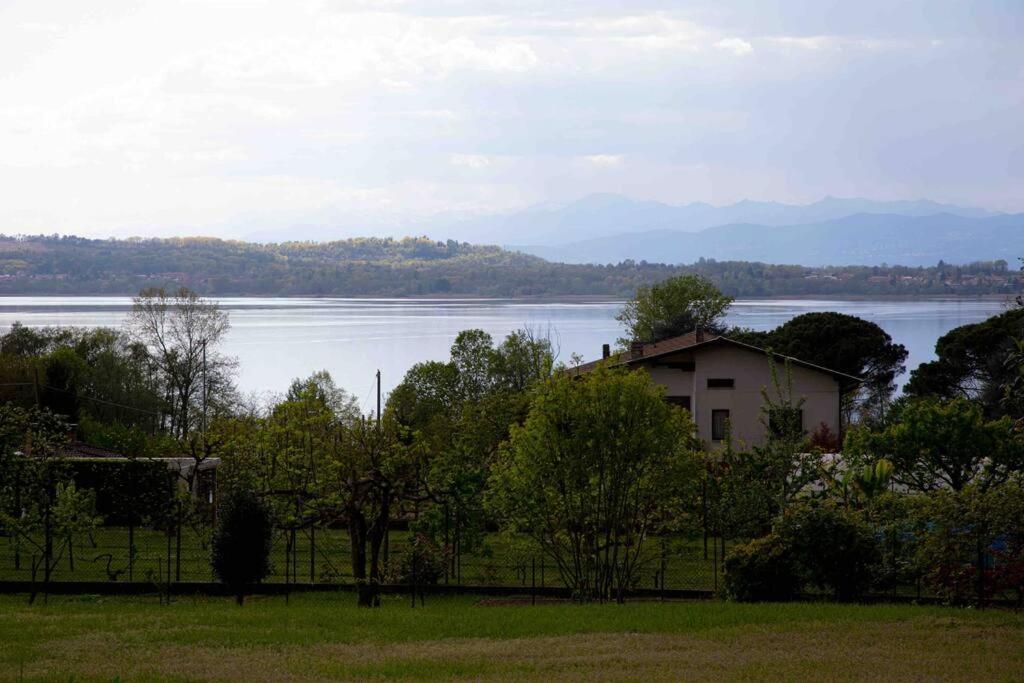 Vista Lago-Appartamento Funzionale Con Vista Varese Exterior foto